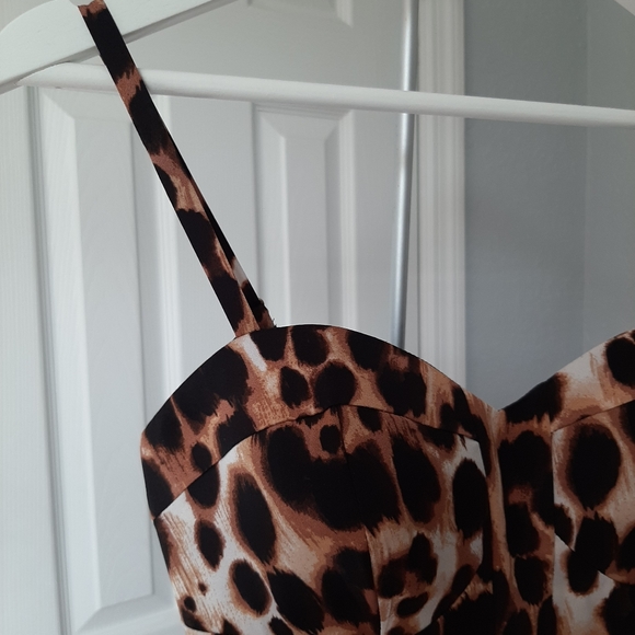 Bebe  Leopard Top - Picture 2 of 4